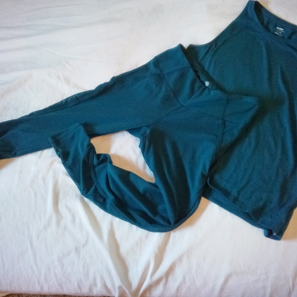 TEAL BLUE YOGALICIOUS PANTS, ANN TALOR LOFT TOP W/ ELASTICIZED NECKLINE